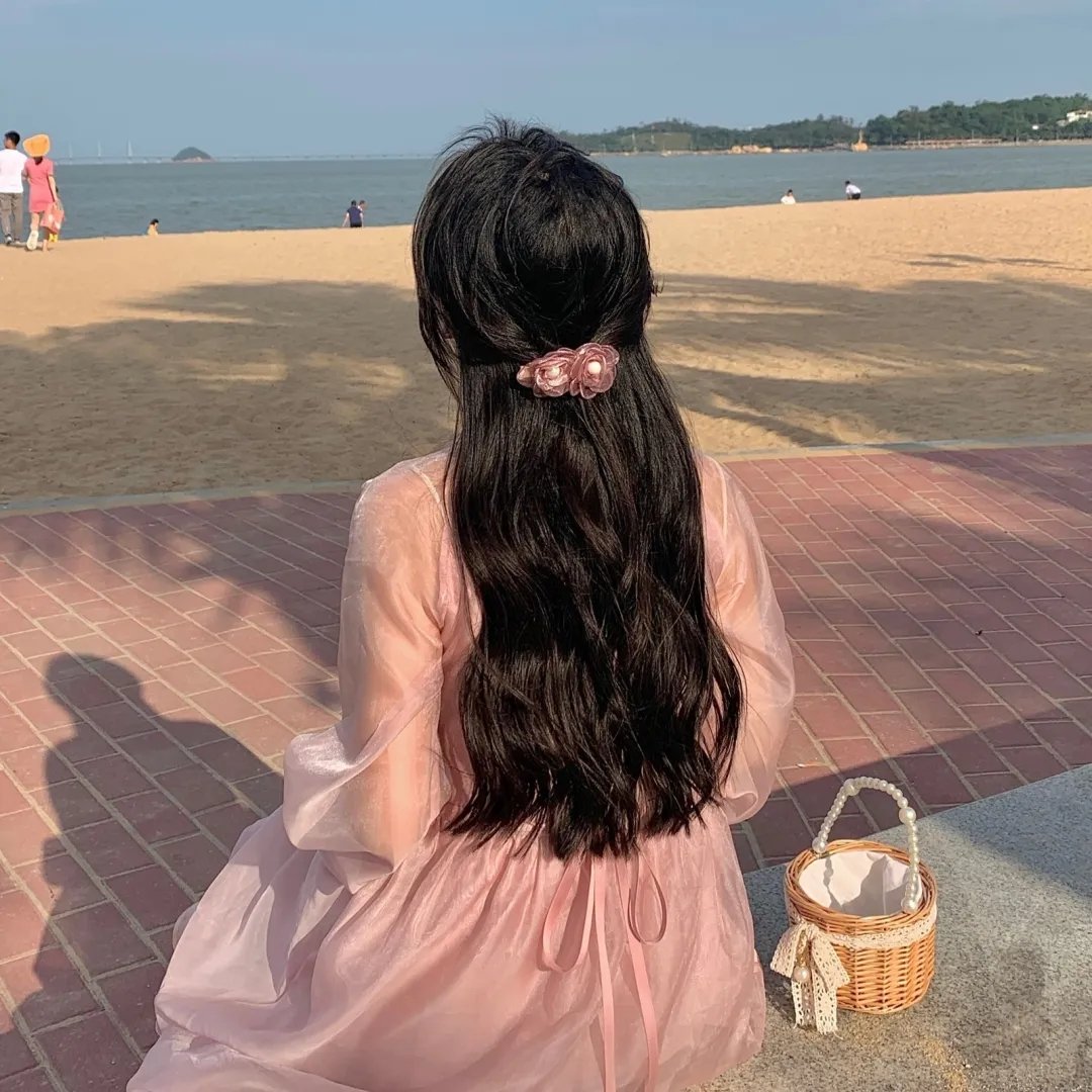 公园里的女孩 海报